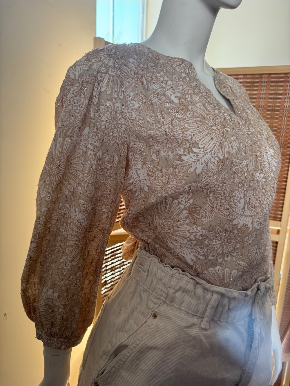 LOFT Beige Floral Split-Neck Blouse N0349 - Picture 5 of 5
